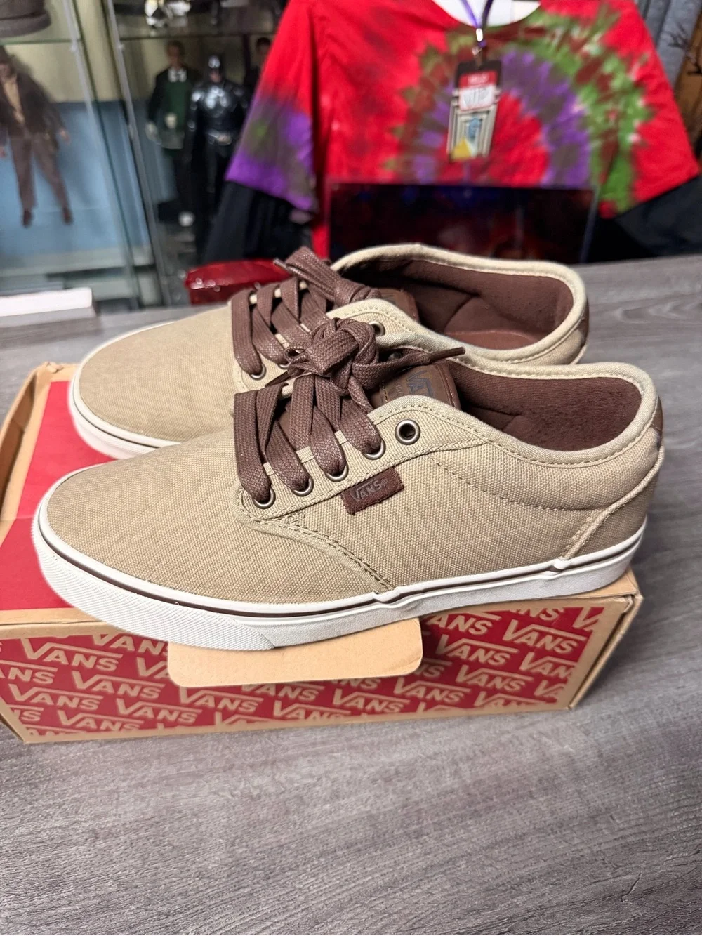 Vans Atwood Deluxe men size 8.5 (khaki/marshmallow)